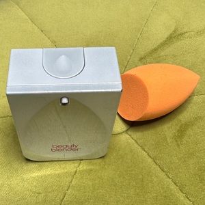 Foundation and sponge bundle